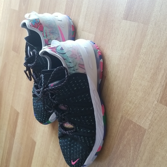 Nike Lebron 18 - Picture 4 of 8